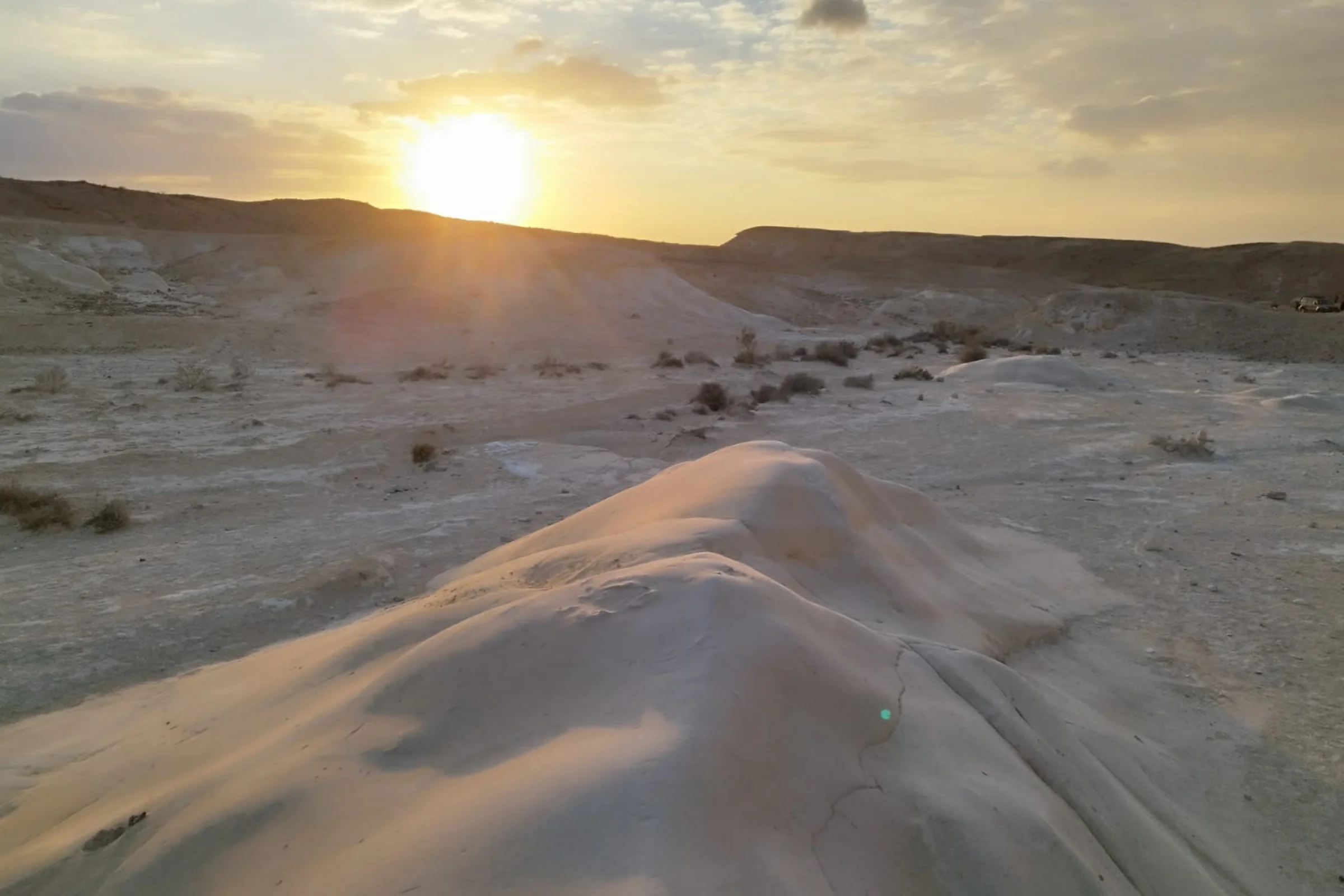 הליכה בנוף ירח בחמוקי ניצנה