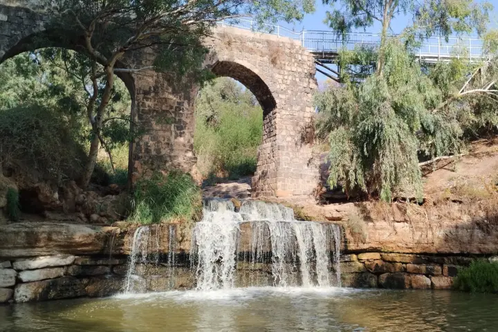 גשר עתיק בנחל חרוד