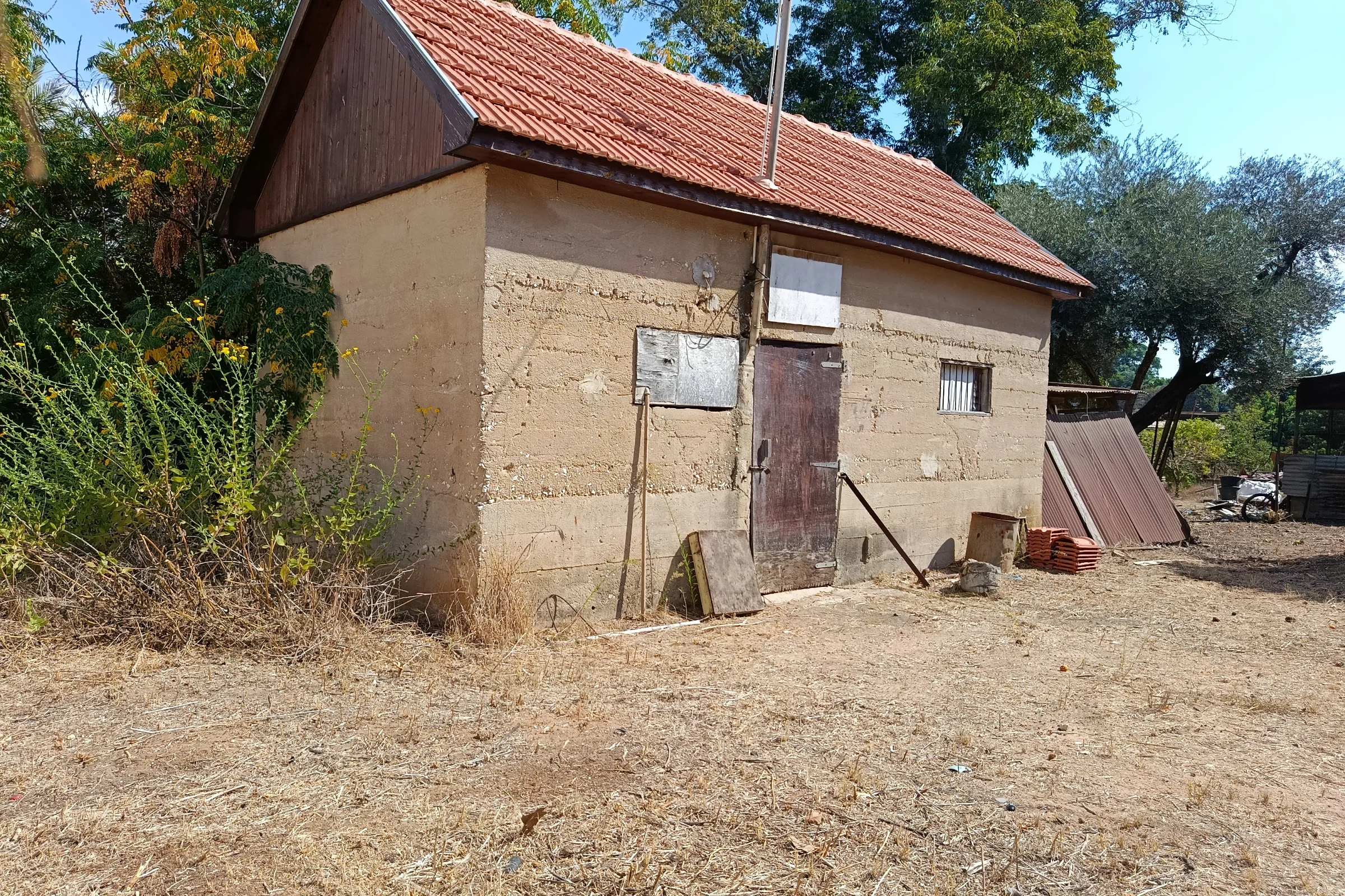 מורשת ועצים במושב חרות
