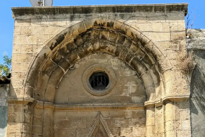 ממזרקה עתיקה