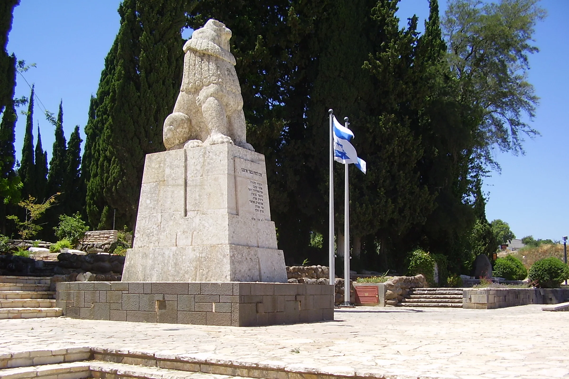 אנדרטת האריה השואג בכפר גילעדי