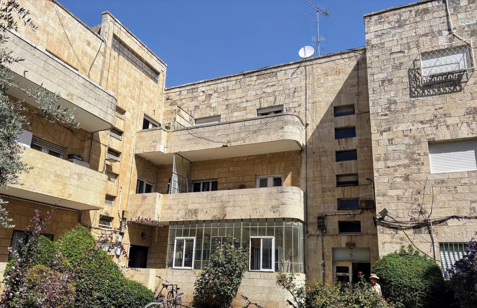 בניין בשכונת רחביה שבירשולים