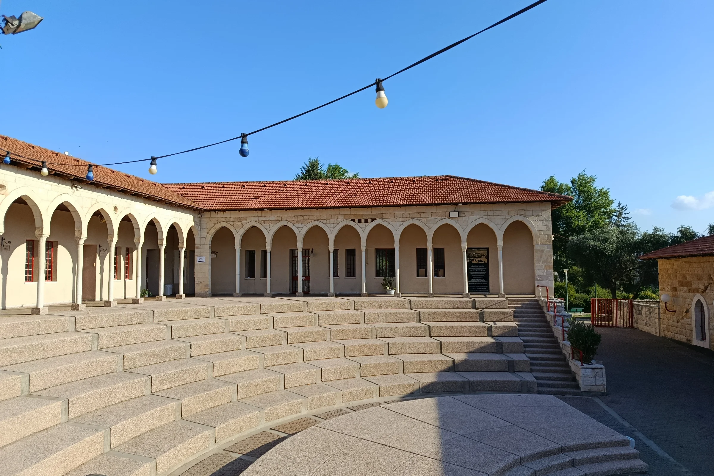 קריית שמונה – שורשים, זרמים ואתגרים לאורך השנים