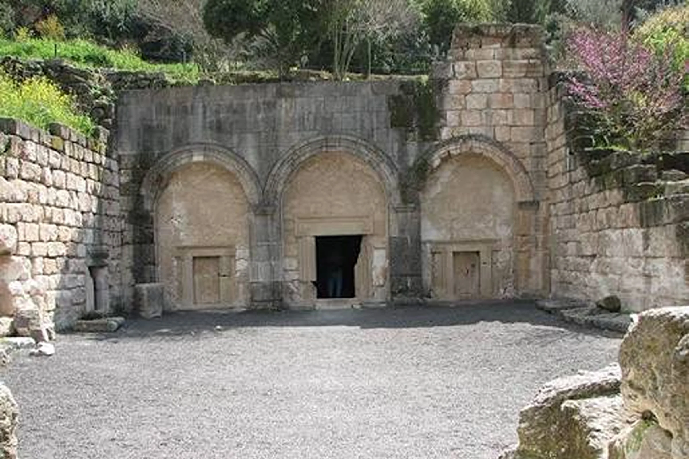 כניסה למערות קבורה- גן לאומי בית שערים העתיקה