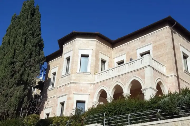 בניין בשכונה קטמון בירושלים