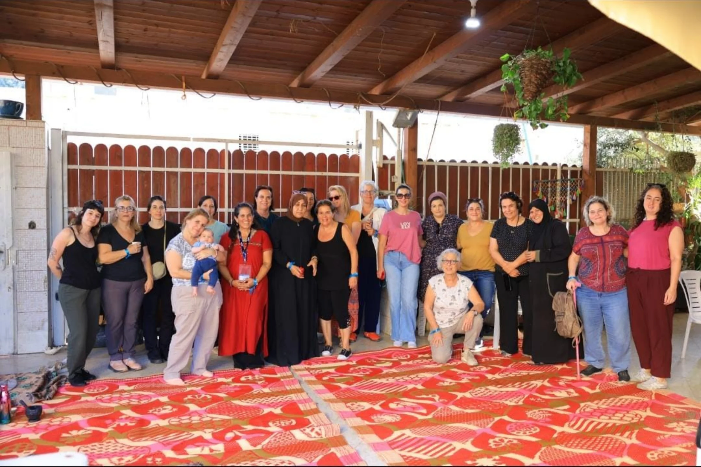 גירוש שדים, הכנת קמעות וכוחה המיסטי של הנשיות הקדומה