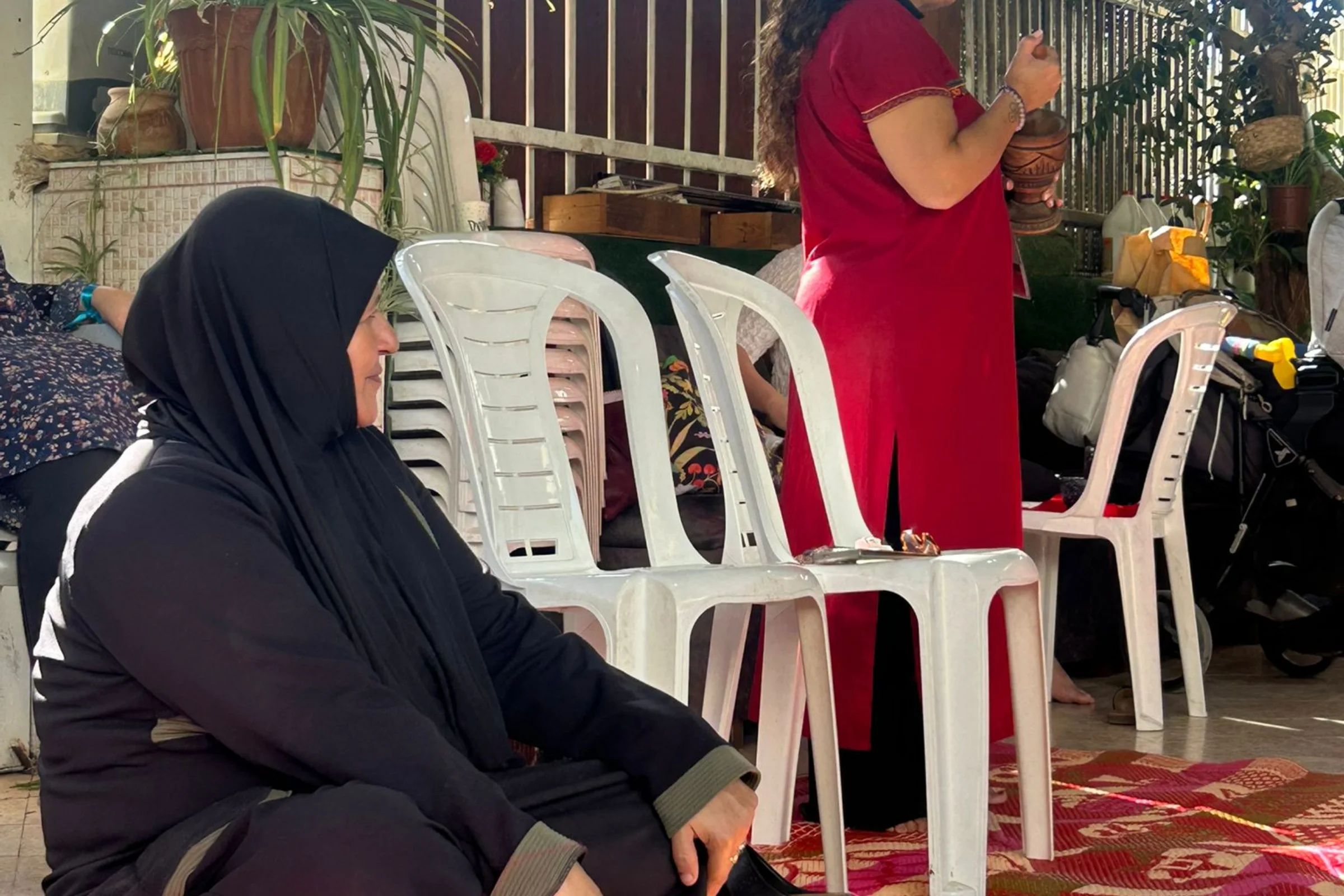 גירוש שדים, הכנת קמעות וכוחה המיסטי של הנשיות הקדומה